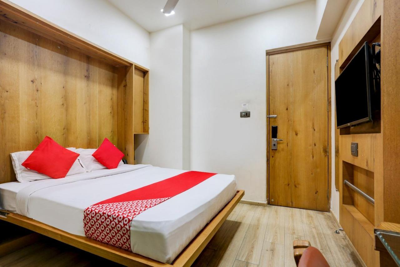 Oyo 81549 Hotel Elegance Nx Mumbai Exterior photo