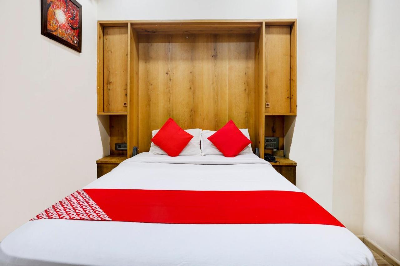 Oyo 81549 Hotel Elegance Nx Mumbai Exterior photo